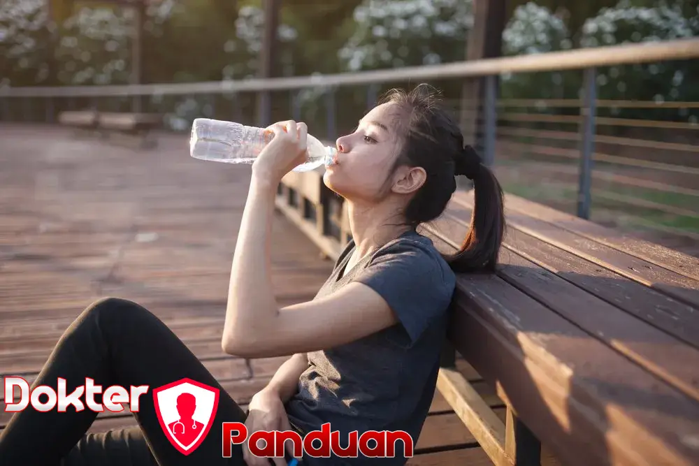 Kenali Ciri Ciri Tubuh Kurang Cairan dan Solusinya